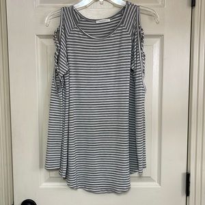 Reborn J long sleeve top. Cute sleeves. See pictures! Size small